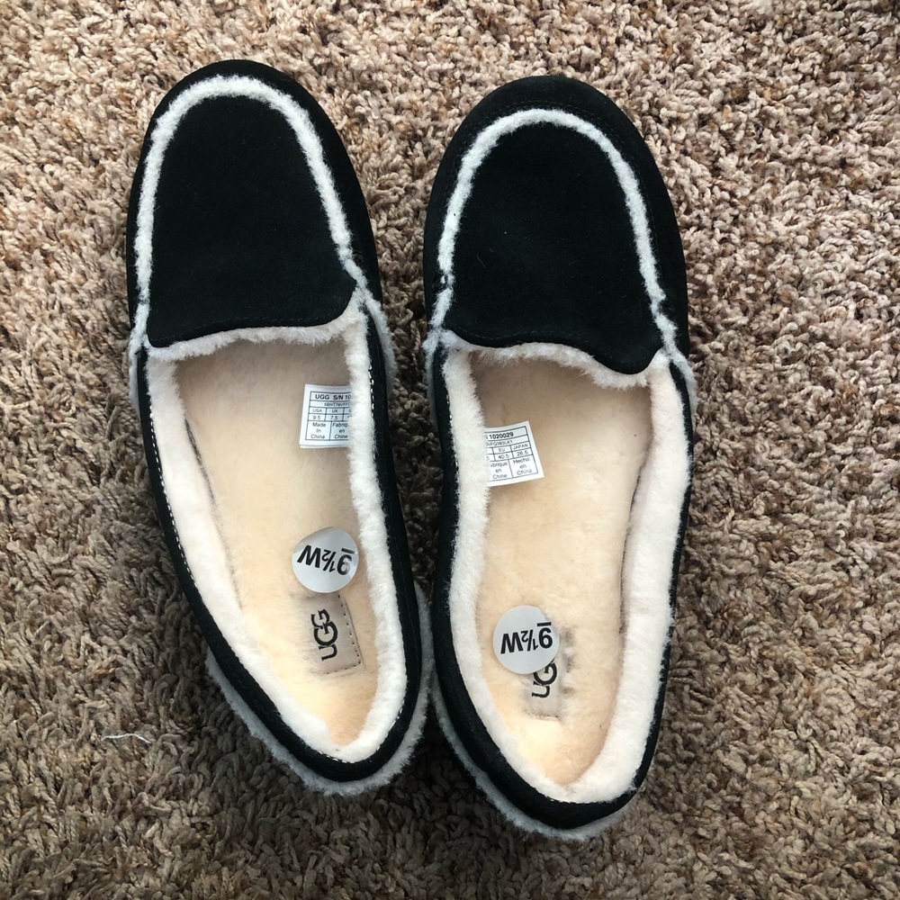 NWT UGG’s Hailey Slippers Size 9.5W